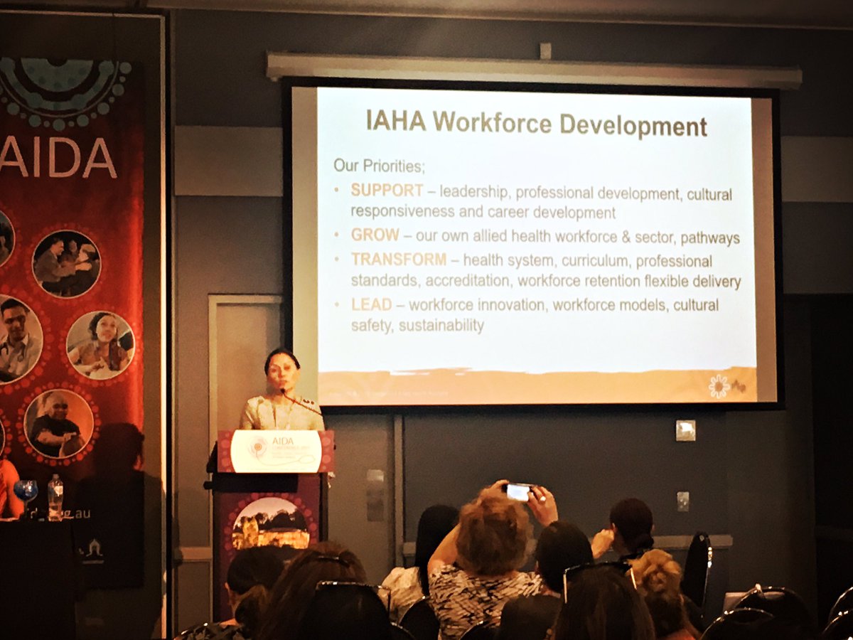 Wattleseed_Nutr's tweet photo. IAHA's incredible CEO Donna Murray 🙌🏽 #IAHANational #AIDA2017 https://t.co/D5qGUmCqUG