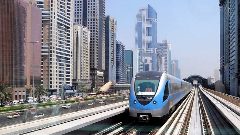 infoblazeme's tweet photo. Video: This is how #DubaiMetro's driverless trains run like clockwork https://t.co/oaXAeHyoin @RTA_Dubai #DynamicDubai #LetsTalkDubai https://t.co/7zb1ShmFln