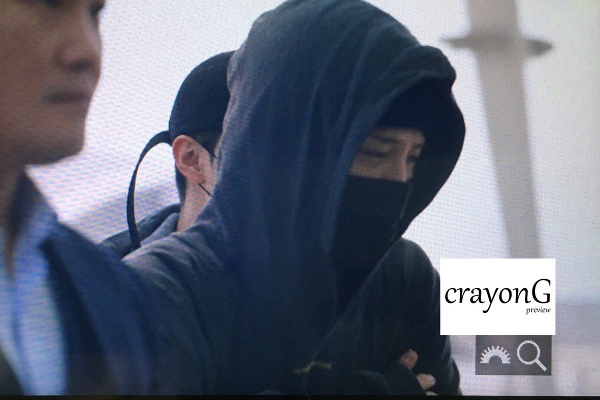crayonG_cn's tweet photo. #GDRAGON 2017.09.22 인천공항 출국 #권지용 콘서트 화이팅하세요🌹#crayonG IBGDRGN https://t.co/nBvCN936rt