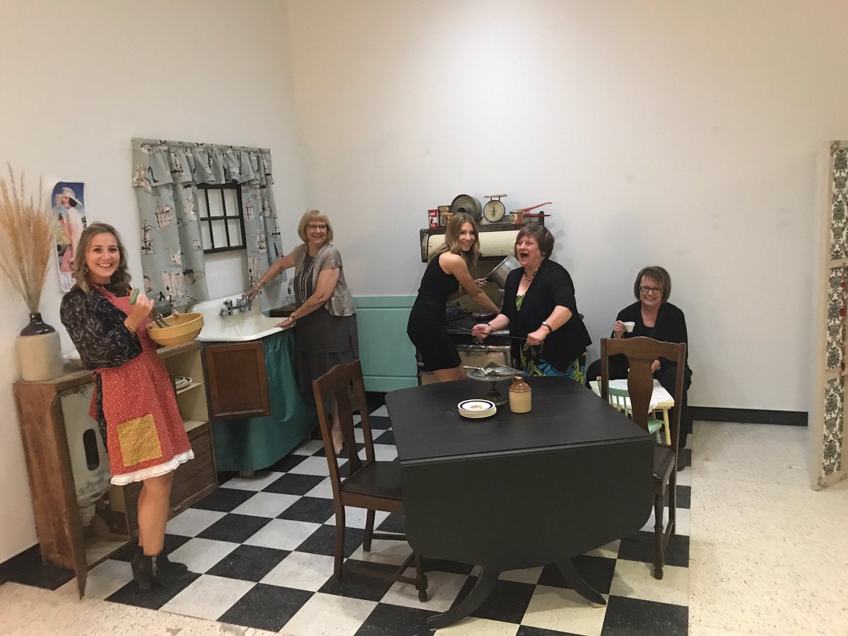 JostarInteriors's tweet photo. We had so much fun on our reveal night for #designthroughtime so grateful to everyone who came out. Here's the team in the 1920s! https://t.co/PomgfLiEIM