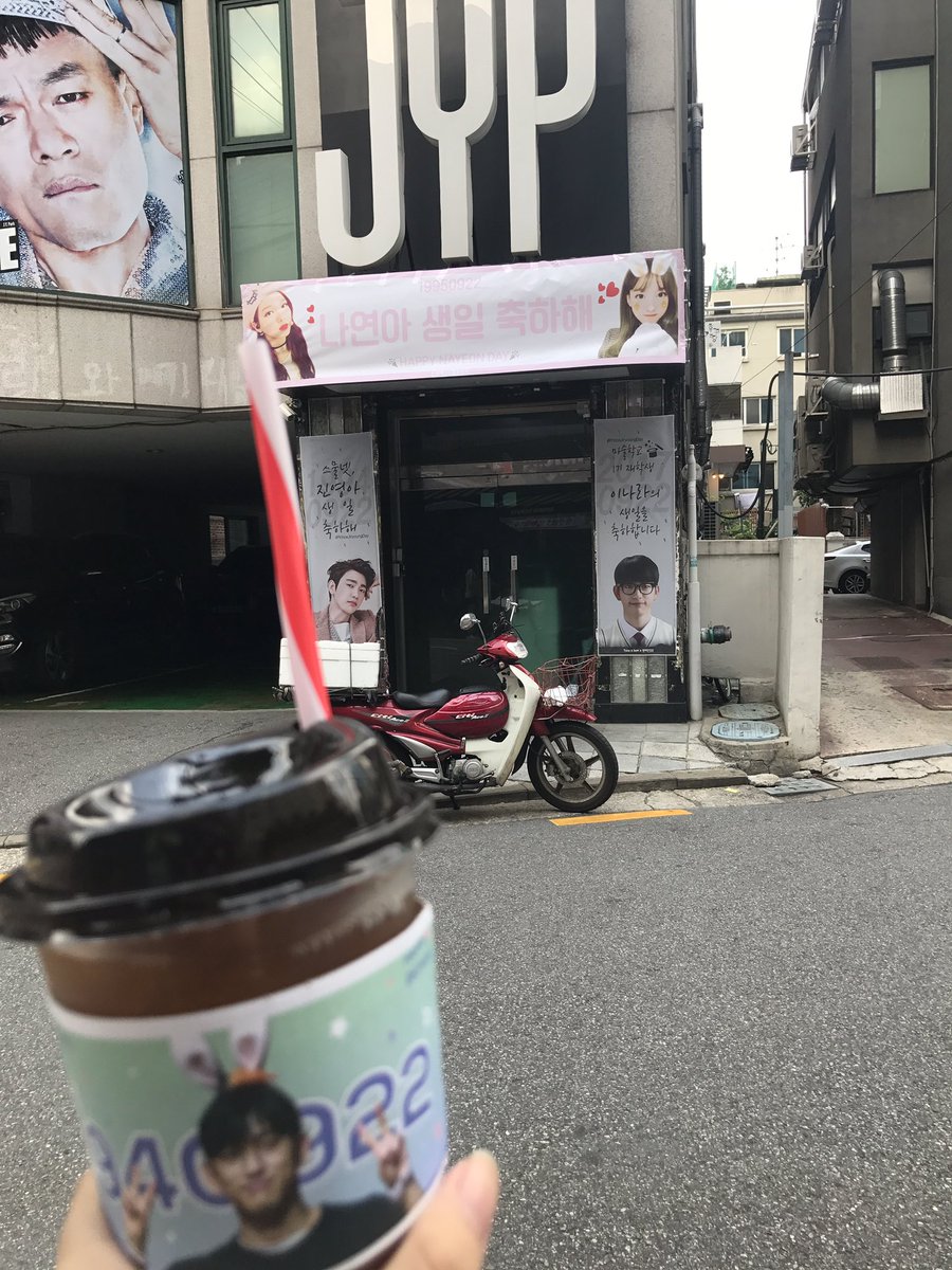 igot7_jj's tweet photo. いってきました(;o;)
じにょんさんおててふりふりしてた(;o;)
後ろ姿もみれたし(;o;)
タイミング(;o;) https://t.co/UEItaQskUv