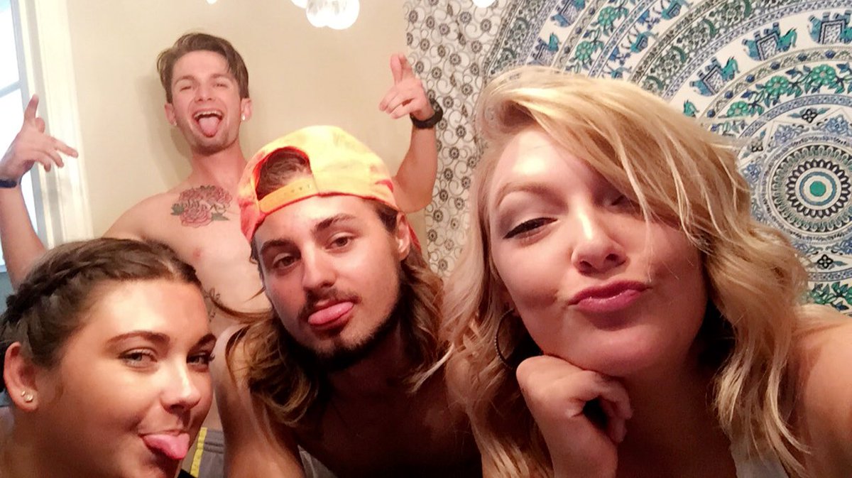 taylor_meares's tweet photo. much luv for these 3 #hbfb #pmbs https://t.co/6SPak1YLiI