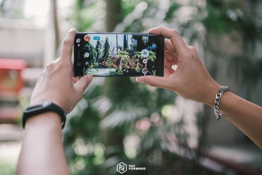 favfwd's tweet photo. Sony Xperia XA1 Ultra มาพร้อมกับความบางเพียง 8 มม. หน้าจอไร้ขอบ และ กล้องความละเอียด 23 ล้าน #SonyTH #XperiaXA1Ultra https://t.co/rmtiAZ8Y0z https://t.co/nLuAHLstqx