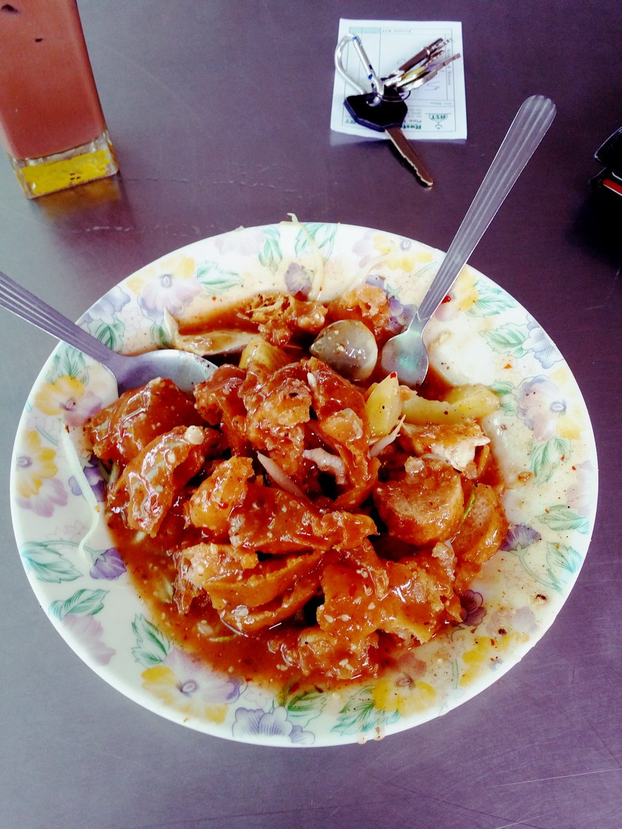 spongychicken's tweet photo. got stood up by mom. feeling necromantic.🌡️
#pasembor #malaysiansalad https://t.co/sofcPBZIfx