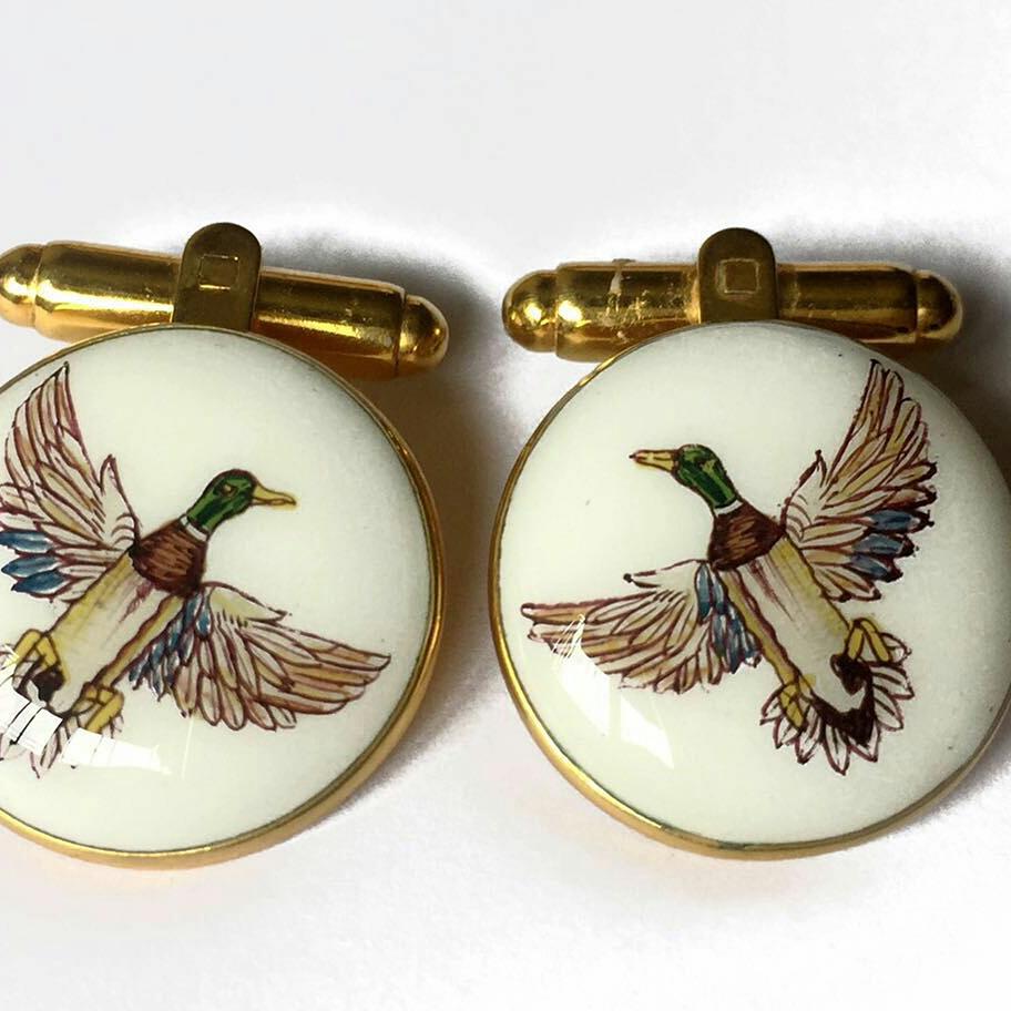 satyajohri's tweet photo. When I posted this on what's app groups,  almost all loved it.  Thought to share here too!
#Cufflinks #handpainted #DesignerCufflinks https://t.co/gbyaQq9AO5