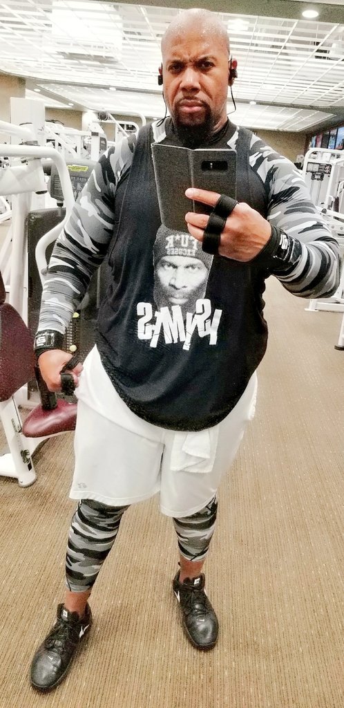 LADubBaby's tweet photo. From 488 to 290, my #Inspirations are @TheRock #HumbleAndHungry #BloodSweatAndRespect & @CTFletcherISYMF #ISYMFS #IronAddict #SidewalkKrakka https://t.co/TmUOPJOm8Y