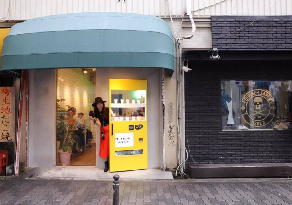 ヒットミー 今回の旅の目的地 鹿児島へは大阪から船 で向かいます 船に乗る前にしばし大阪を堪能 まず向かったのは大阪の おしゃれカフェ ダブルオースタンド へ 入口が自販機なんだよ 大阪 大阪カフェ 心斎橋カフェ ダブルオースタン T ヒットミー 今回の旅の目的地 鹿児島へは大阪から船 で向かいます 船に乗る前にしばし大阪を堪能 まず向かったのは大阪の おしゃれカフェ ダブルオースタンド へ 入口が自販機なんだよ 大阪 大阪カフェ 心斎橋カフェ ダブルオースタン T