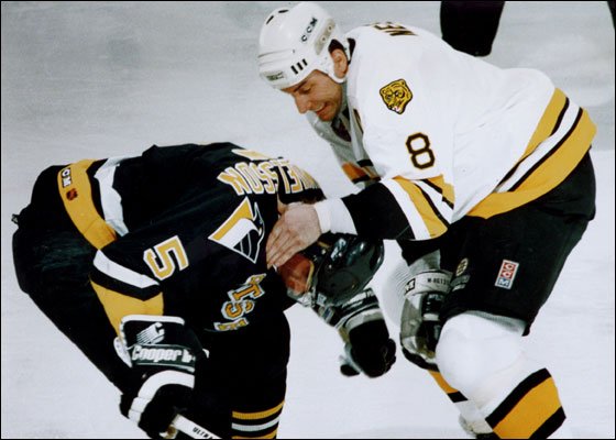 4thlineVoice's tweet image. The one hockey fight were the entire hockey world was cheering for the same guy !