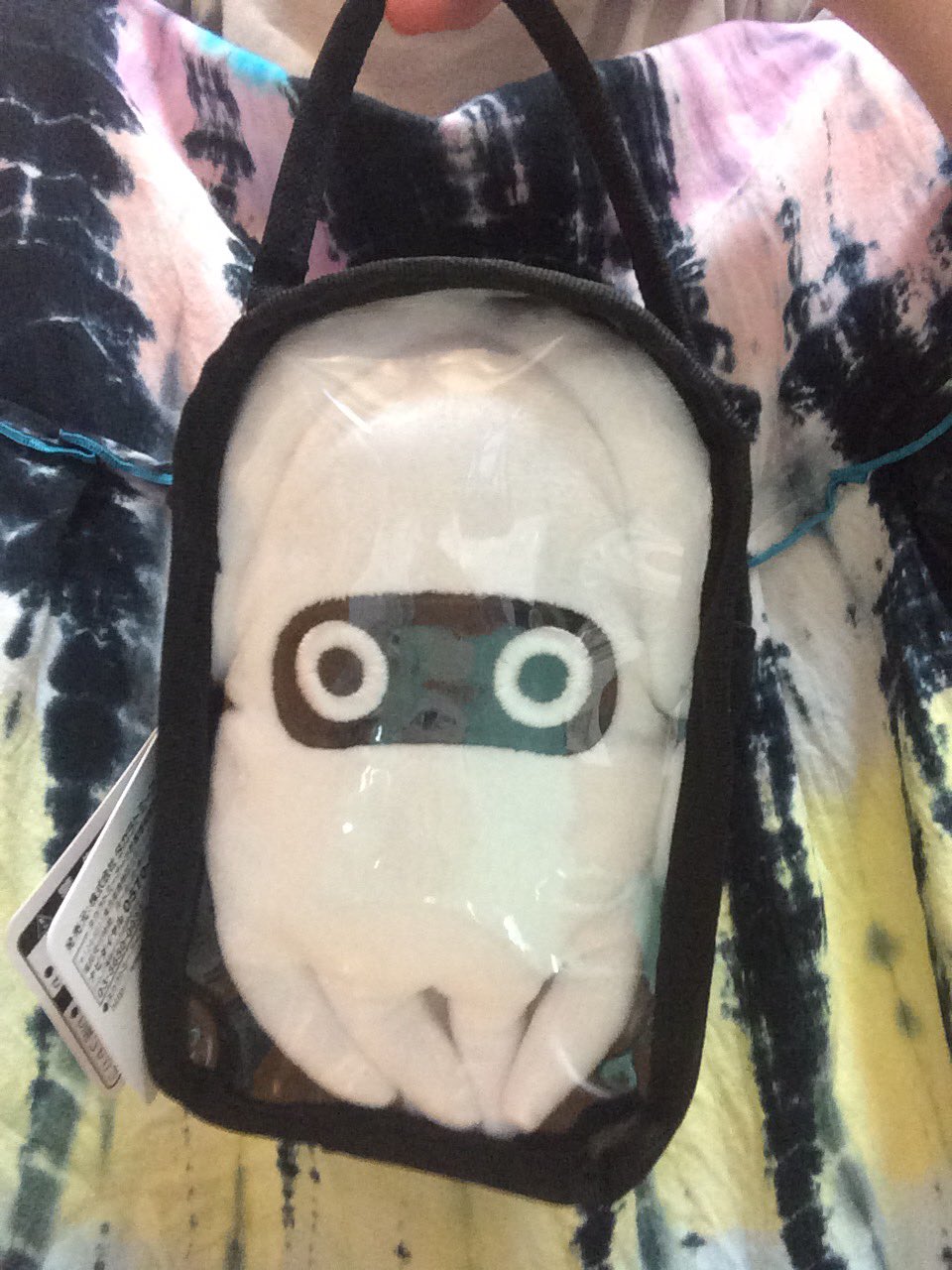 フジイ 旧ゲッソーは頭にヒモが付いてたのでバッグに付けてたけど新ゲッソーはヒモがないので あっ ぬいぐるみを汚さずに装着できるポーチ買ってた それに入れれば一石二鳥じゃん といそいそと入れてみたものの可哀想なくらいにギチギチだしゲッソー