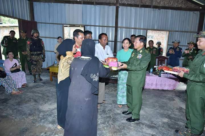 Chief provided Humanitarian aids for Muslims in Maungdaw #Rakhine #Myanmar.