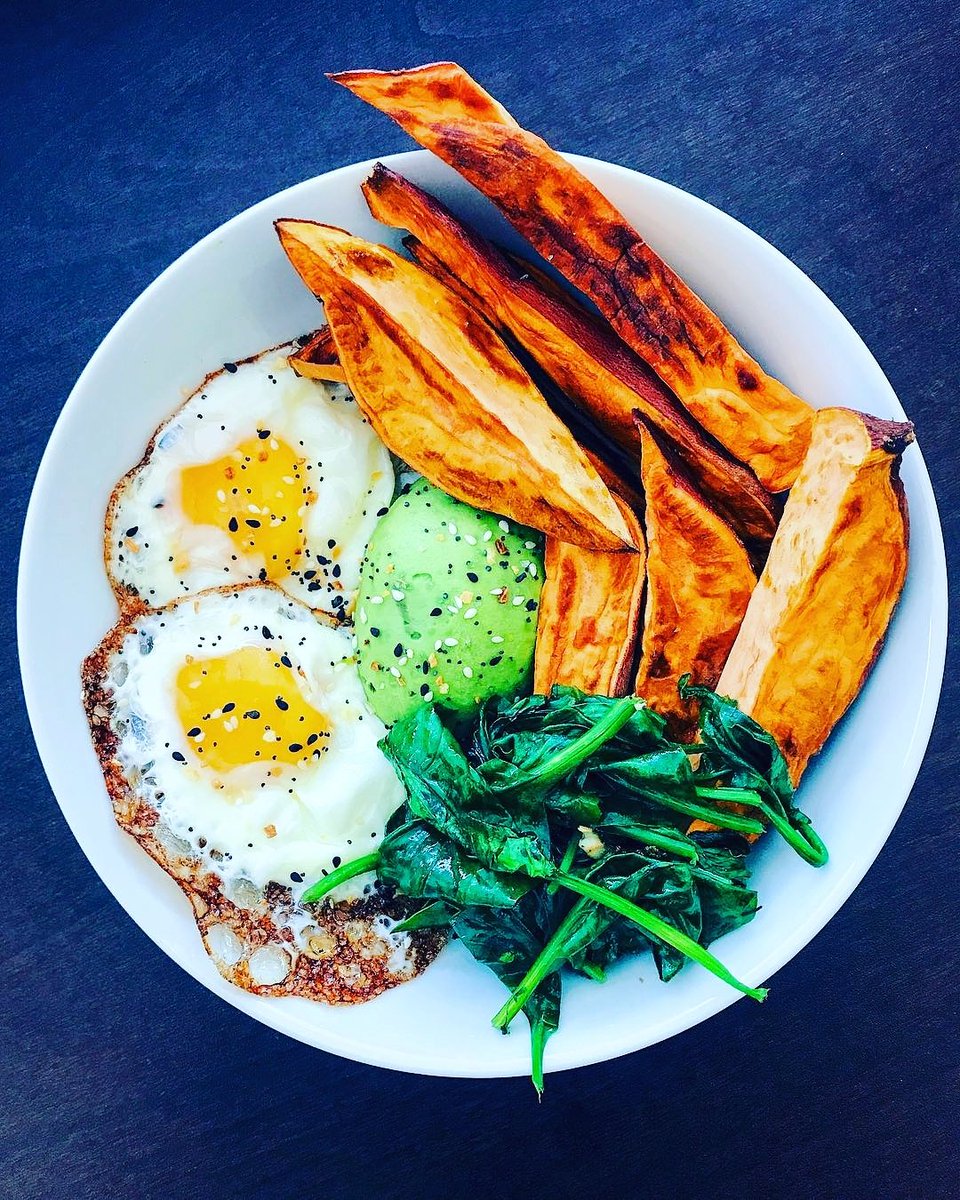 B_a_pineapple's tweet photo. #FirstDayofFall Start Fall off right with a #healthybreakfast #rp @beazysbites via #Instagram  #HealthyEating #35by35 #FoodieFriday https://t.co/mQlgTLpjP0