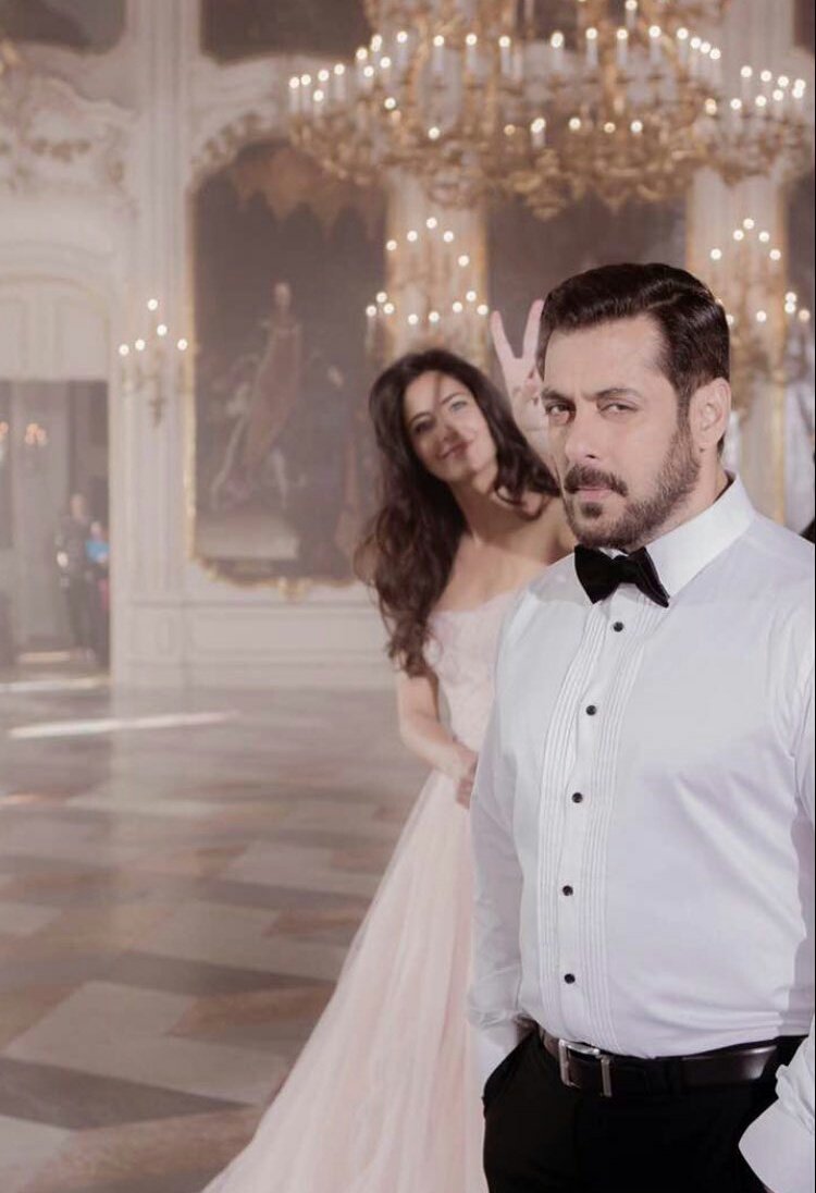 KatrinaKaif_INA's tweet photo. how excited are you for Tiger and Zoya ?
🐯 Tiger and his Tigress will roar very soon 🔥
#TigerZindaHai #KatrinaKaif #22December2017 https://t.co/bxvGO2PbMH