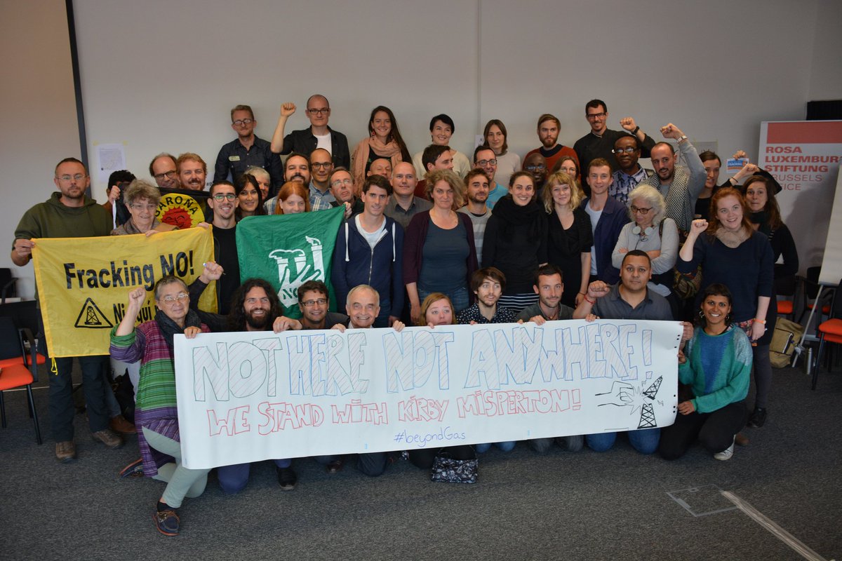 SamuelMSosa's tweet photo. ¡Ni aquí ni en ningún sitio! Solidaridad en la conferencia #beyondgas de Bruselas con los compañeros de R. Unido luchando contra #fracking https://t.co/TB8HtiIEcB