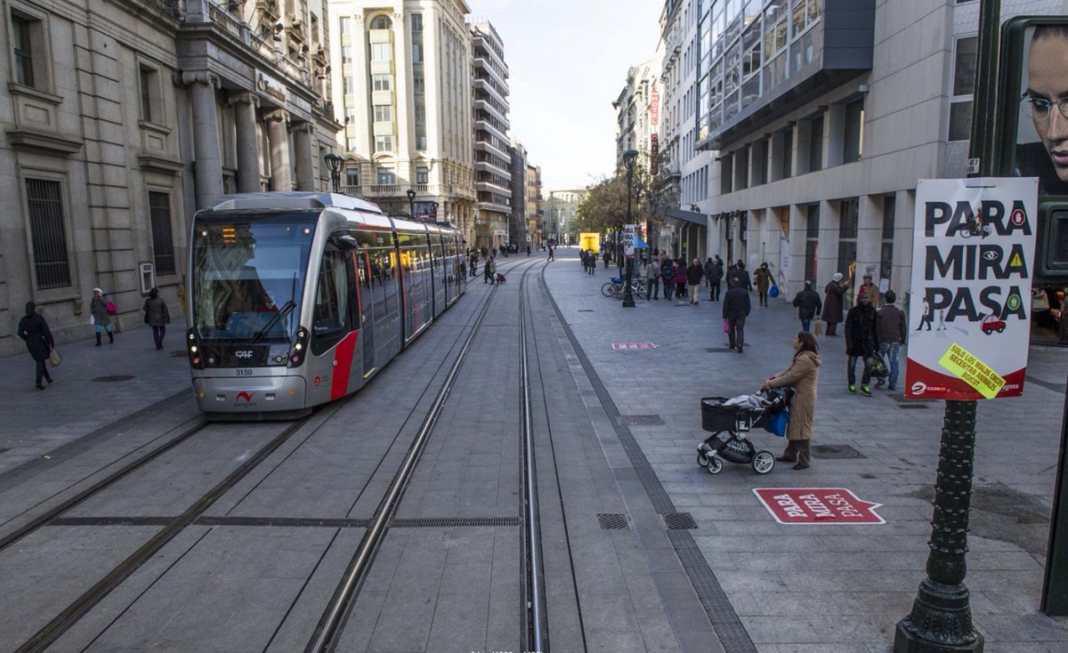 Bicicleto_ZGZ's tweet image. Sevilla: bicis+tranvía sí.
Zaragoza: bicis+tranvía no.
¿Tan distintos somos?
@teresica_ 
@zgzciudadana 
@PedaleaZaragoza 
@ZgzEndosruedas