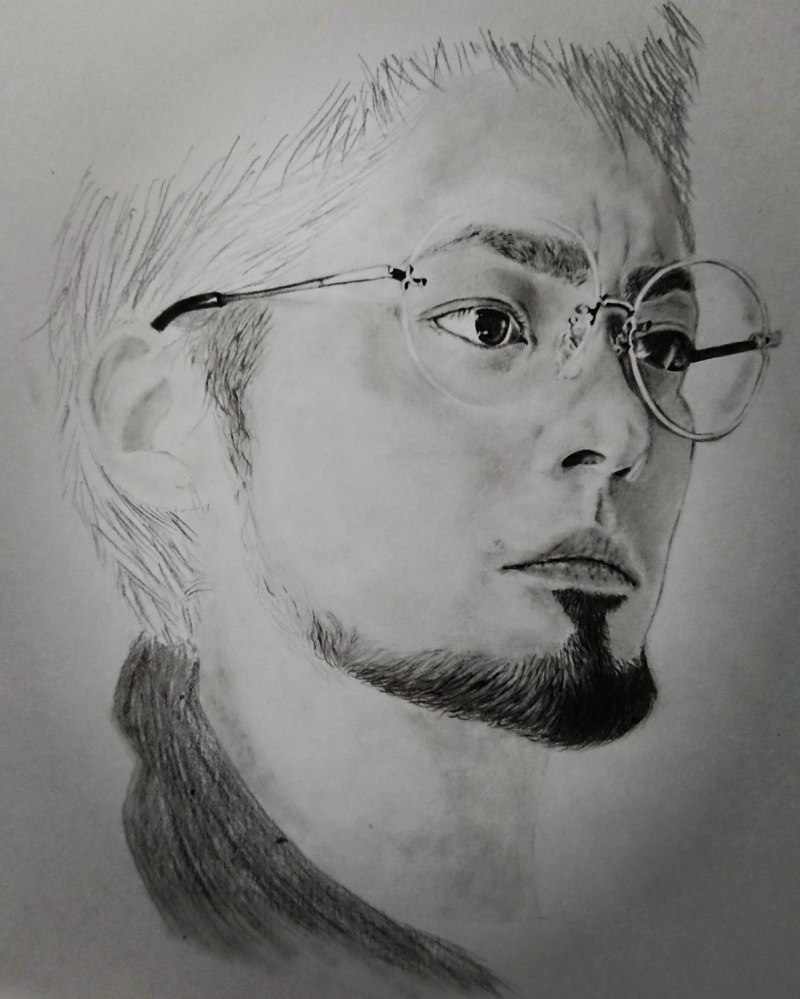 Spitfire 芸能人で一番カッコいいと思う アクシデントがあり完成まで至らず Gt Lt 悔しいのでまたいつかリベンジしたい D 闇金ウシジマくん 山田孝之 丑嶋社長 鉛筆画 アート 練習 髭 中途半端 炭酸のジュースを開けたら水滴が