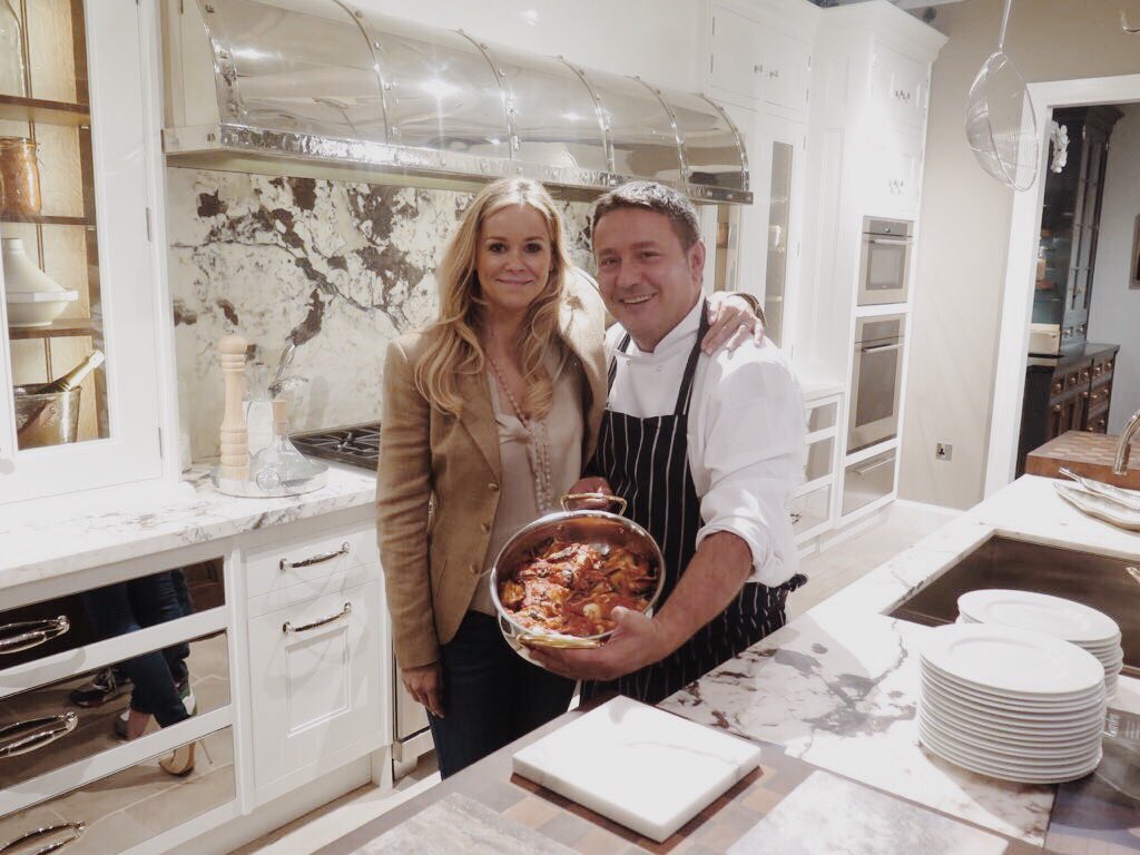 LeaSCreative's tweet image. The amazing #Entrepreneur @MarieGuerlain talked everything @ondinebymg yesterday + delish food by chef #SaldoDaro 👌 #topclient