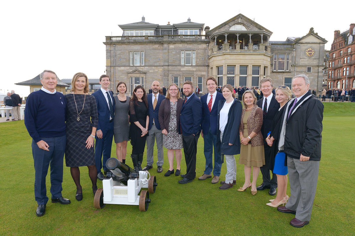 Bruce Mitchell - first Canadian🇨🇦 Captain - paid caddie Oliver Mennie with a gold maple leaf for the return of his #golf ball. #standrews