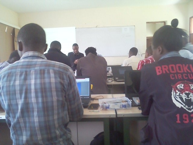 tichaFelix's tweet photo. #KabuAfrosoftIOT
In the physics lab..
Hands on the kits... https://t.co/EMClBWMijD