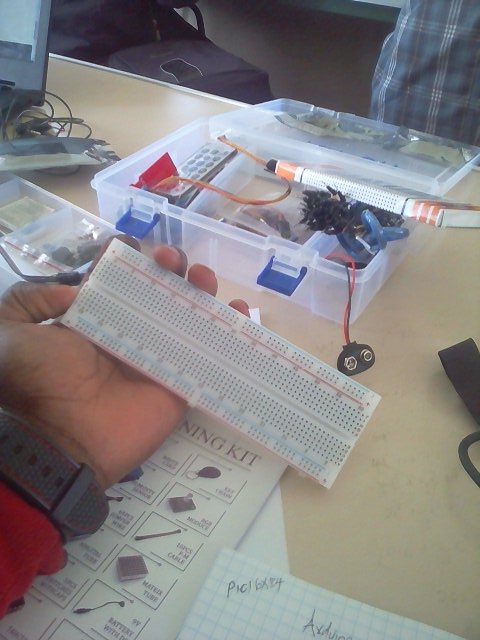 tichaFelix's tweet photo. #KabuAfrosoftIOT
The breadboard
Inside the kits... https://t.co/7kQCROlvuU