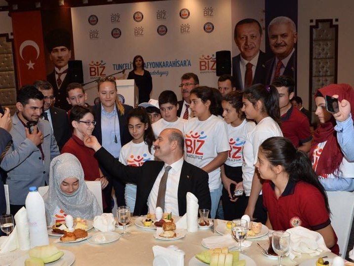 suleymansoylu's tweet photo. Hedefimiz, Anadolu'nun yüksek medeniyetini çocuklarımıza tanıtmak, bizzat yerinde görerek Anadoluyu yaşamalarını sağlamaktır. https://t.co/W3EvNOm3Mo