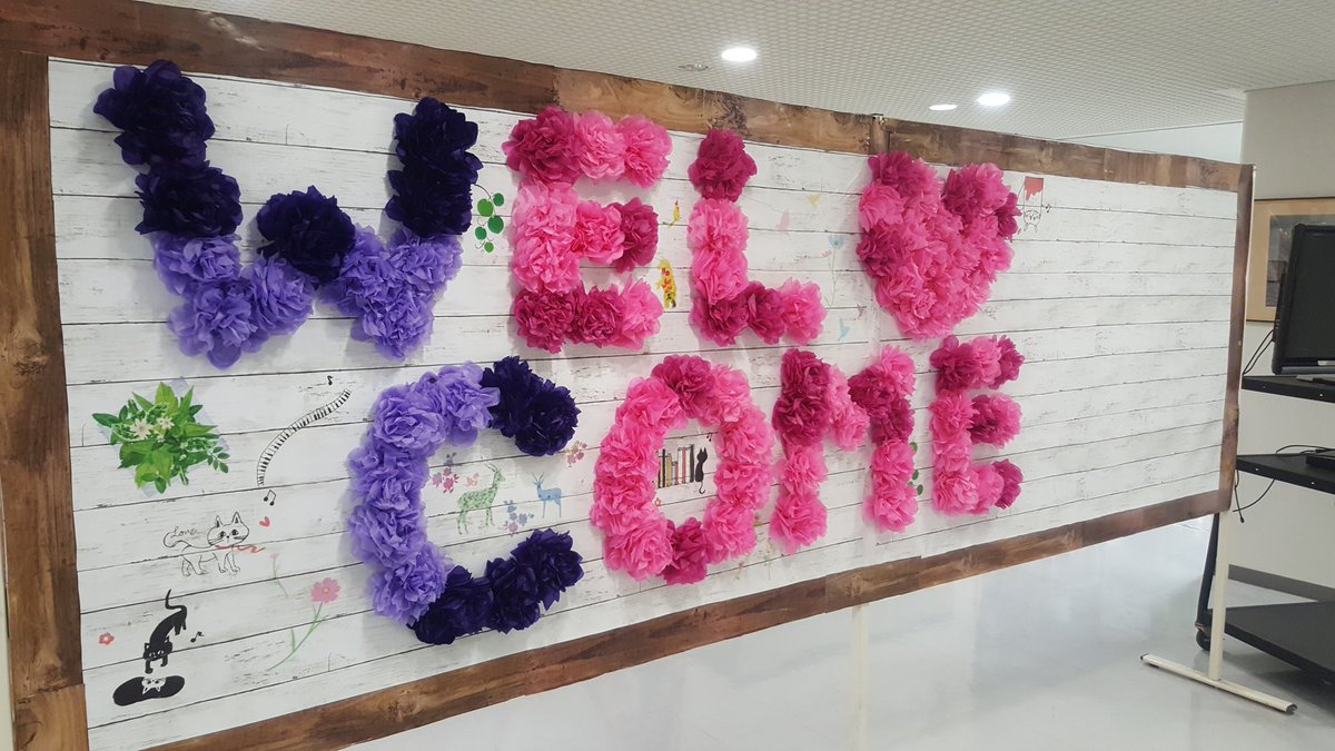 18文化学園大学杉並 青凛祭 Twitterissa 薔薇祭17 耳より情報 インスタ映えスポットが 校舎入口すぐの場所にも いつの間にこんな木造の壁が 素敵な記念撮影ができそうですね 文杉 薔薇祭17 インスタ映え 入口入ったらすぐ右