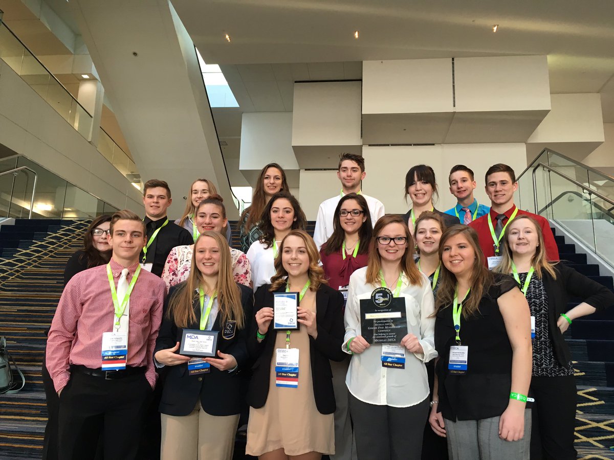 jassendowling's tweet photo. Maple Valley DECA is doing sign ups at lunch join #Deca #Limitless future from #detroit2atlanta #mideca https://t.co/OS9W2JclCD