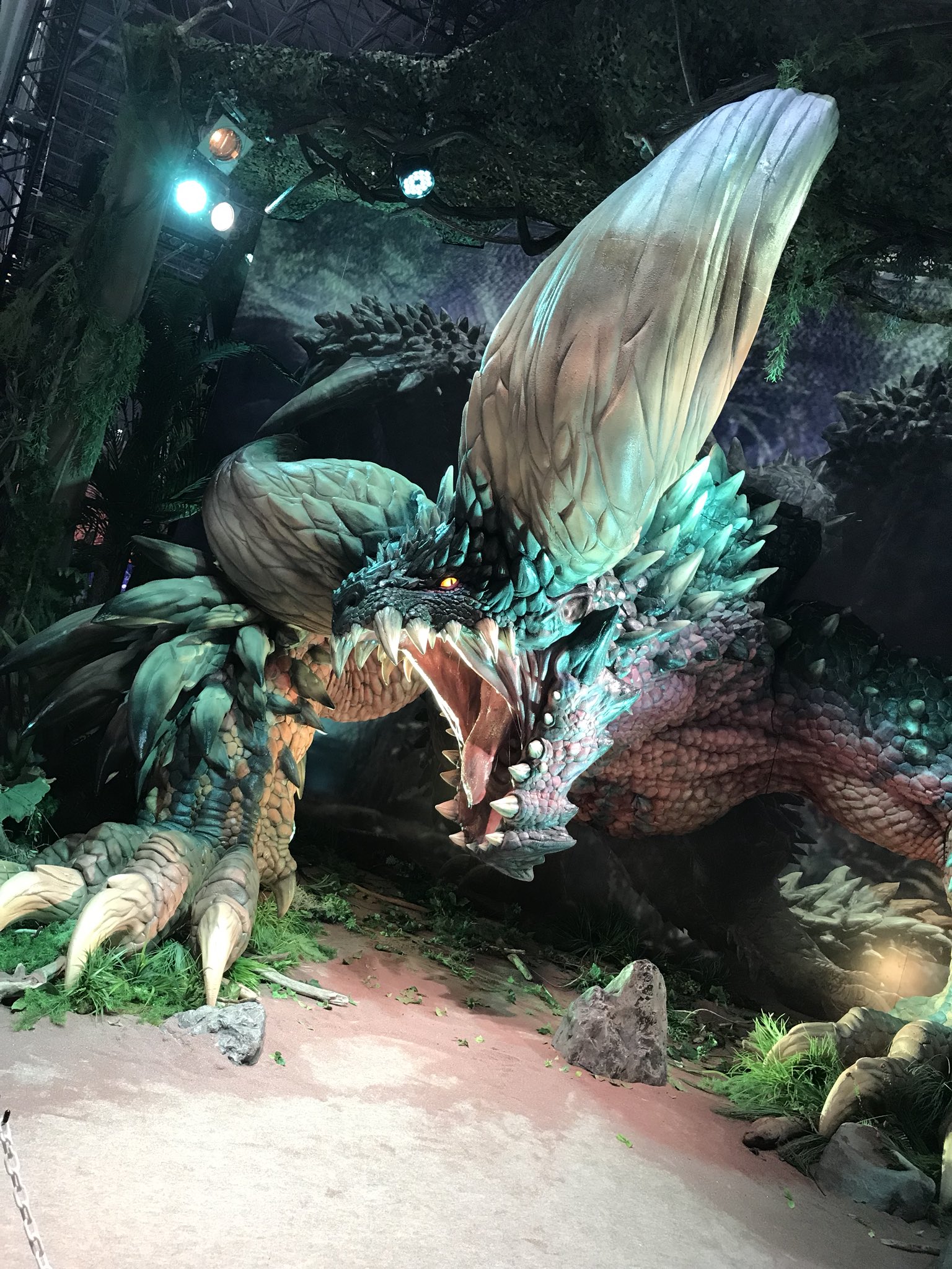 おーちゃん Act Age Twitterren カプコンのモンハンブースにネルギガンテの格好いいオブジェがあったのでiphone壁紙 に映えるように撮影してみました うん 格好いい 東京ゲームショウ17 モンスターハンターワールド T Co Swwxbblbru Twitter