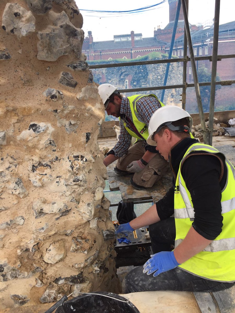Consolidating ruined walls at Reading Abbey <a href="/RdgAbbey/">Reading Abbey Quarter</a> #AbbeyRevealed #hotlime #conservation