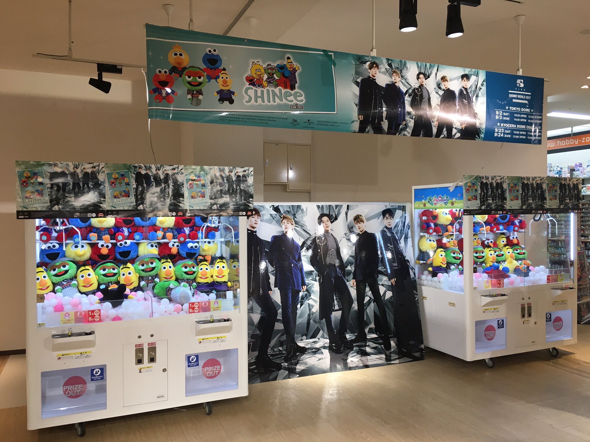 フリュー公式 Prize Info Sur Twitter Shinee Sesame Street お座りbigぬいぐるみが登場中 ぬいぐるみの足には コラボしているキャラクターとメンバーの名前が また イオンモール大阪ドームシティ内モーリーファンタジーではフォトスポットを設置中です Get