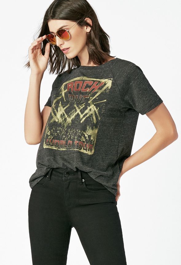 La Influencer Anna Ferrer Padilla asiste a la Madrid Fashion Week con un total look de JustFab