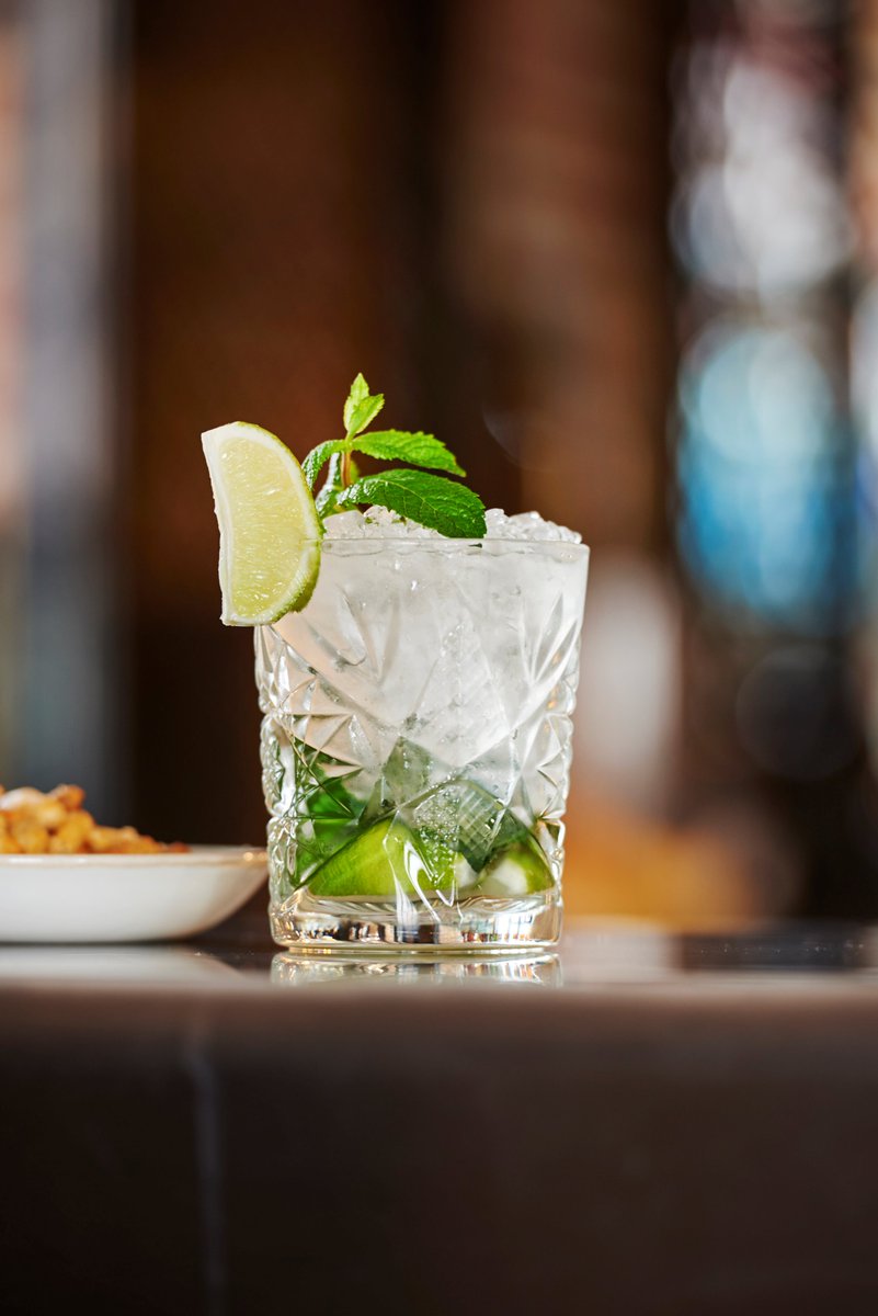 DoubleTreeDock's tweet photo. Anyone else have that #FridayFeeling? If not, our freshly revamped #cocktail menu will get you in the mood. Join us on our #AnnaTerrace. https://t.co/N2LPRbtCIS
