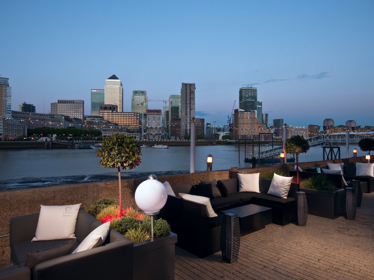 DoubleTreeDock's tweet photo. Anyone else have that #FridayFeeling? If not, our freshly revamped #cocktail menu will get you in the mood. Join us on our #AnnaTerrace. https://t.co/N2LPRbtCIS