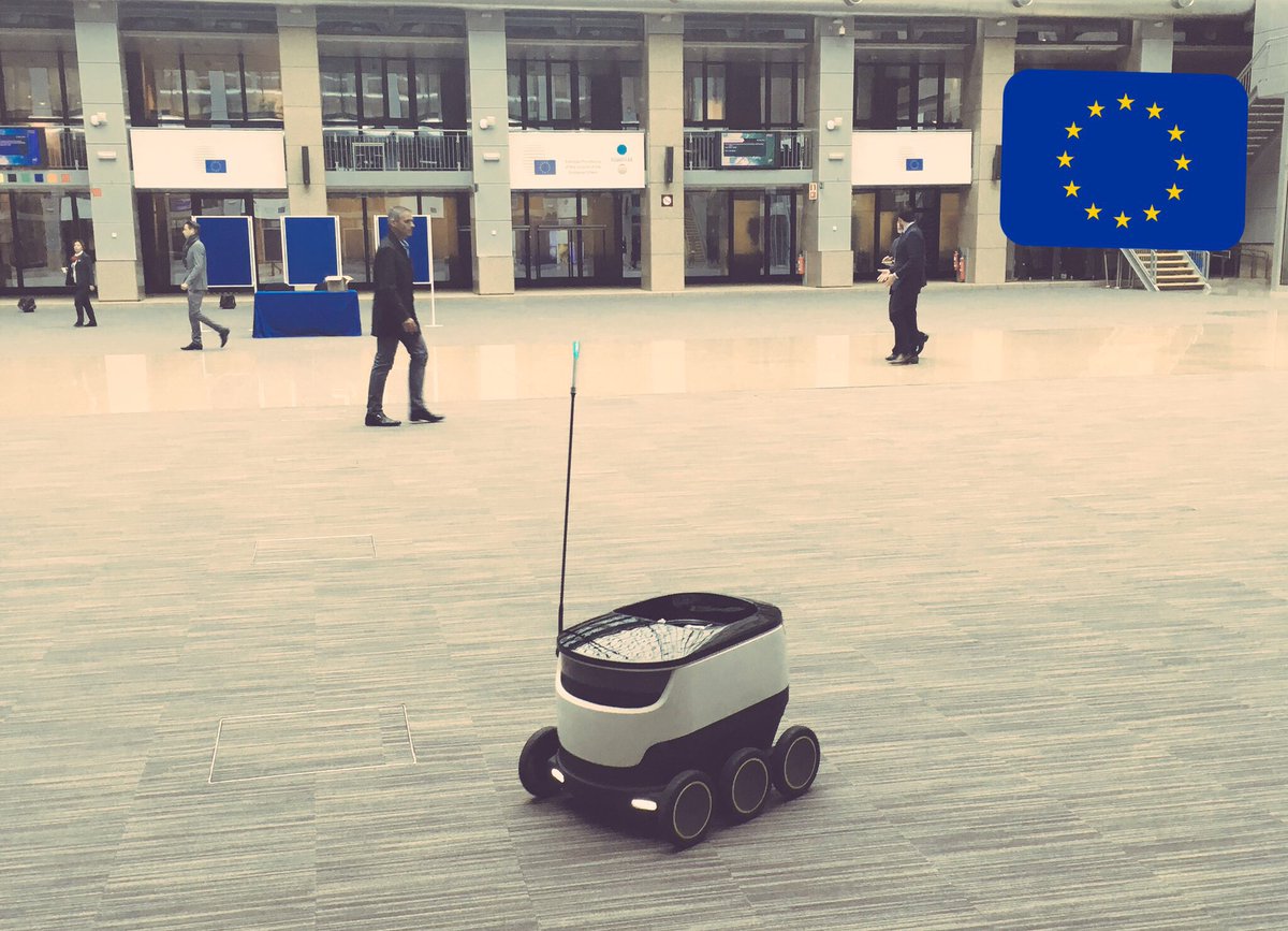 siljamadli's tweet image. Warm welcome to @StarshipRobots at the @EUCouncil 👐🏻 Come and get some candy! 🍬#digitalmeetshuman @EU2017EE