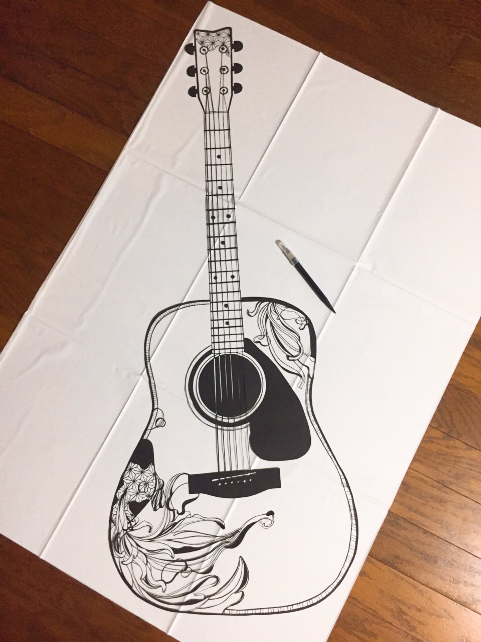 なつのき 切り絵 ほぼ実物大ギターの切り絵です こだわりポイントが2 3個あります 伝わるといいな 切り絵 ギター