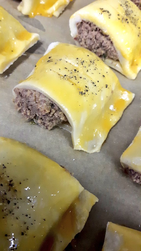 Julietsgarden's tweet image. Duck offal sausage rolls ready for our local produce menu tonight #NobodyDoesItLikeJuliet #Scilly #YesChef