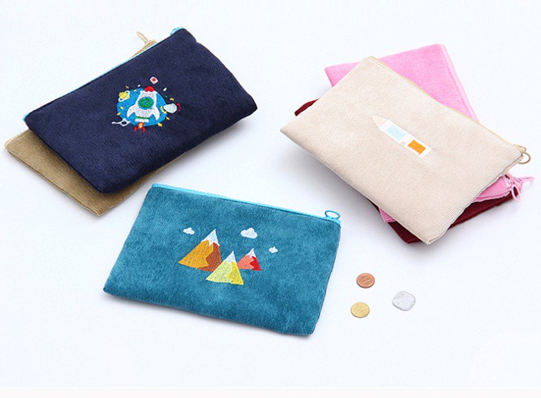 dotmarket_'s tweet image. ❤RT❤
RT해주세요 파우치를 드려요.

[ 📣 *공구* 코듀로이 파우치 ~10.8]

활용도 만점 디자인 만점 파우치
6가지 색상 종류로 준비했습니다

✔ 가격 : 3500 (우포4000)
✔ 공구링크 : naver.me/IxGJfiZl