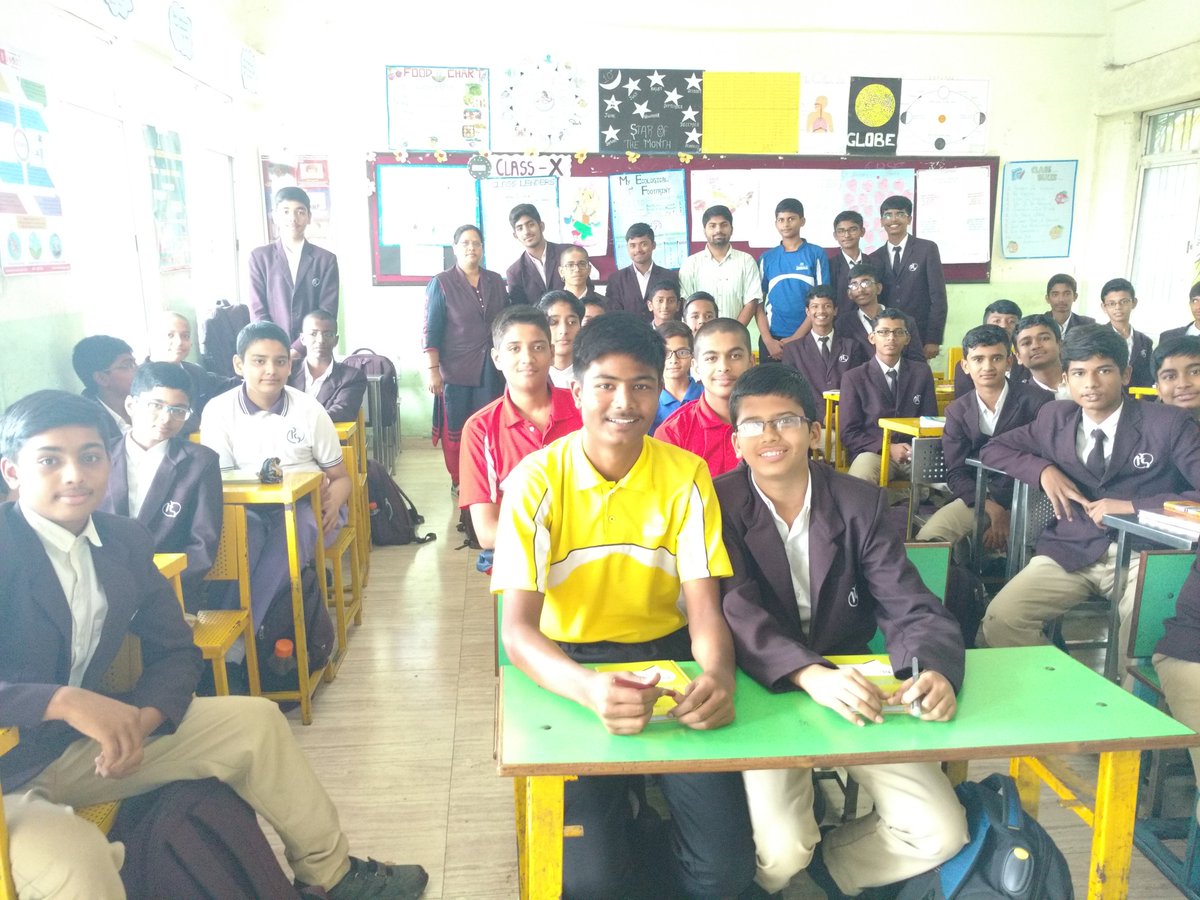 PSchoolsPune's tweet photo. #PriyadarshaniSchool, Indrayaninagar in association with proficient #CyberCrime Team organized an interactive session for #students. https://t.co/OIkc9dEkbh
