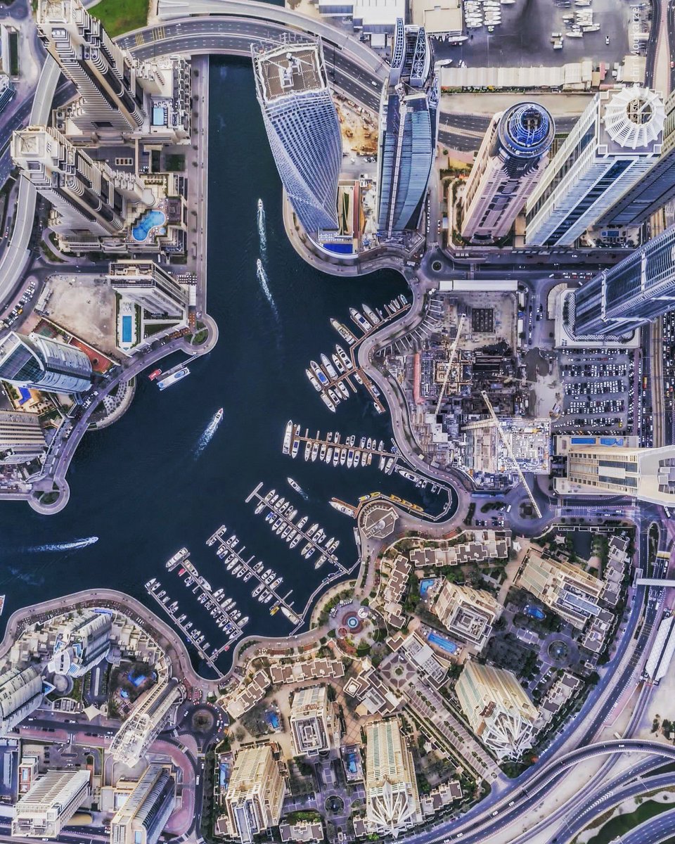 ConvivialsNG's tweet photo. A bird’s-eye view of Dubai Marina ❤️ #Travel #UAE #Explore #Dubai https://t.co/xuZSBGw4vW