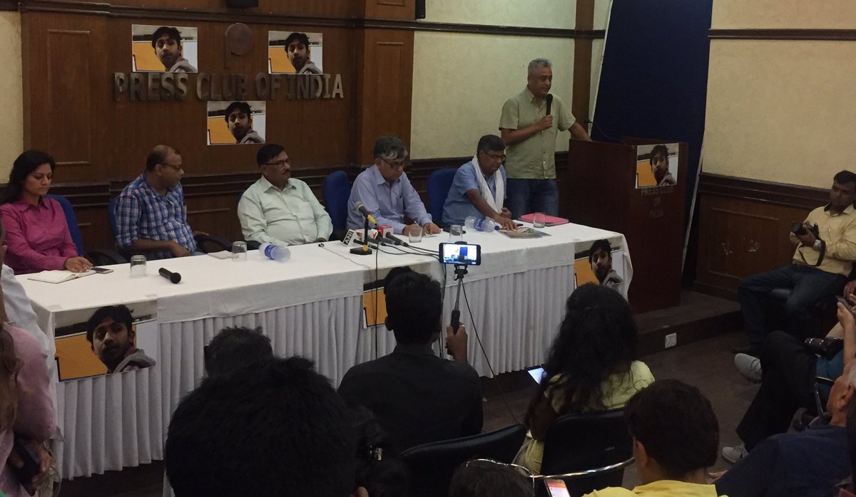 Smita_Sharma's tweet photo. Journalists gather at Press Club of #India to protest brutal killing of #ShantanuBhowmick . #DoNotShootMessenger #PressFreedom @suhasinih https://t.co/96o99IlxMu