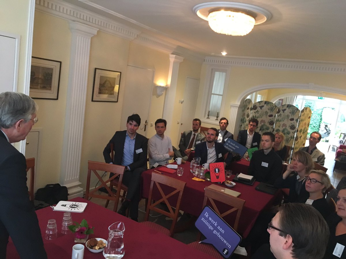 Young professionals tijdens 4e in reeks Masterclasses <a href="/Energiepodium/">Energiepodium</a>. Deze keer met <a href="/AbvanderTouw/">Ab van der Touw</a> , voorzitter RvB Siemens Nederland.