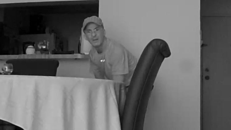 Burglar at large after stealing $4,000 worth of jewelry from Miami-Dade home U:\Pictures\Burglar at large.jpg https://t.co/7gg4xnrlSa