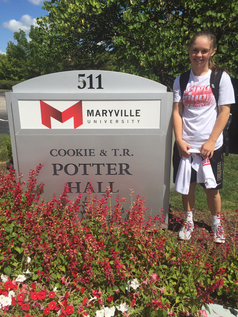 mattmutmed's tweet photo. @LadyPottersHoop SuperSoph @cjoness3 found something to relate to at @MaryvilleU Elite Camp this Fall. #PotterFever https://t.co/4R4dOeBkcW
