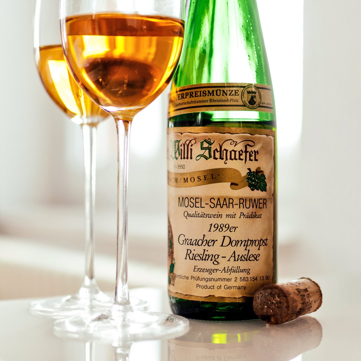 Rieslingheroes's tweet photo. Time for a great #fridaytradition again 👏🌟... #willischaefer #graacherdomprobst #Riesling #Auslese #Goldkapsel #1989 🚀🚀🚀 A true classic ! https://t.co/igPxhFVUQr