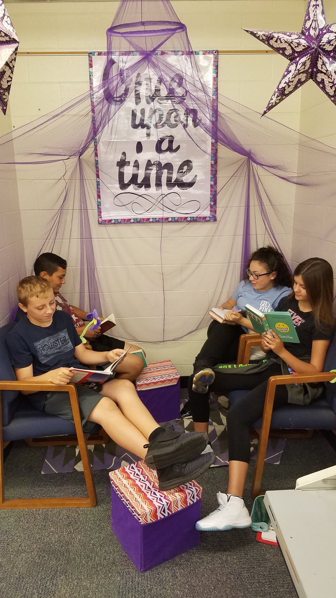 MrsBurcheri's tweet image. 7th graders enjoying library today,  finding out what kind of readers we are..with Mrs. Stapleton
#cridgepride #crpowerfuleducator