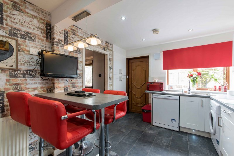 McEwanFraser's tweet photo. Immaculate 3 bedroom mid-terrace property
O/A ยฃ112k - https://t.co/eAG2m6LyE7
#Buckpool #Buckie #MFLProperty https://t.co/ncMeExsMGO