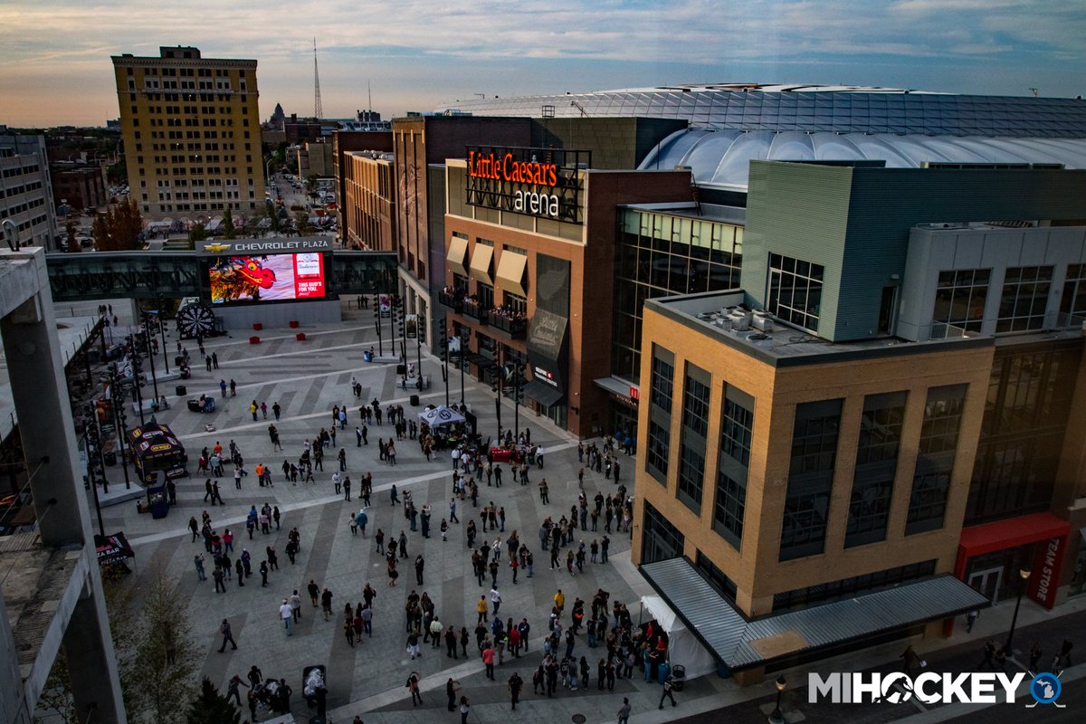Want two tickets to tomorrow night's first-ever #RedWings game at Little Caesars Arena? 

RT this 📸 to enter (have to be following to win).