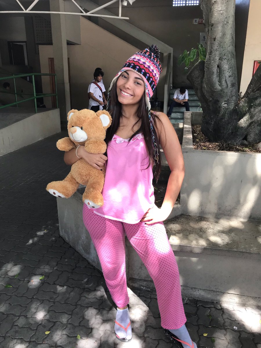 gabievaz's tweet photo. Look do dia! #sextatematica #pijama #terceirao https://t.co/fcgDoeIXWz