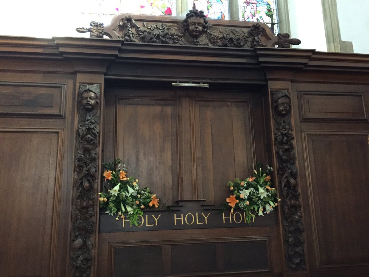 Gough_Janet's tweet photo. HatfieldBO amazing 17-18C furnishings incl carved reredos, candelabra &amp; parish library recently conserved with @CofE_Churchcare grant/advice https://t.co/w4kIpgEzCq