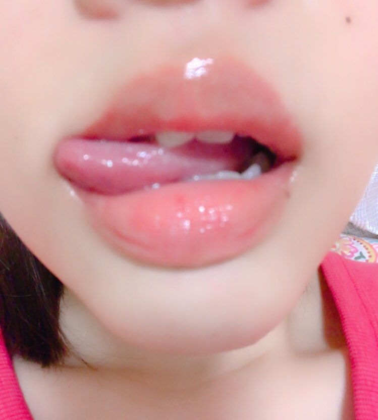 tngcro's tweet photo. 吸い付きたい？吸いつかれたい？
#ぷるぷる #唇 https://t.co/gnbOjD7JUq