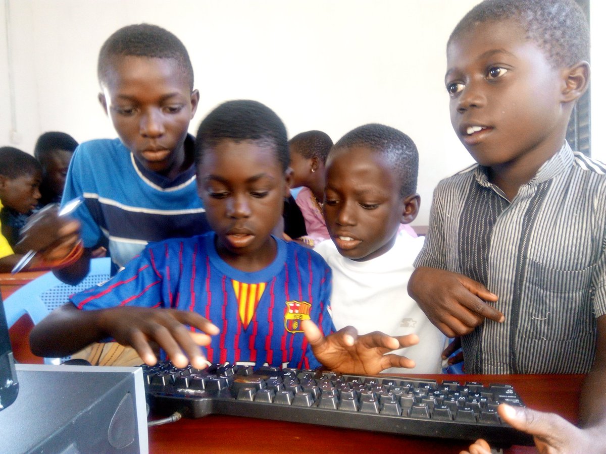 techadvocacynet's tweet photo. Woooow by Opoku to @tanetworkgh  #tech4r https://t.co/OFcz1tuKLn